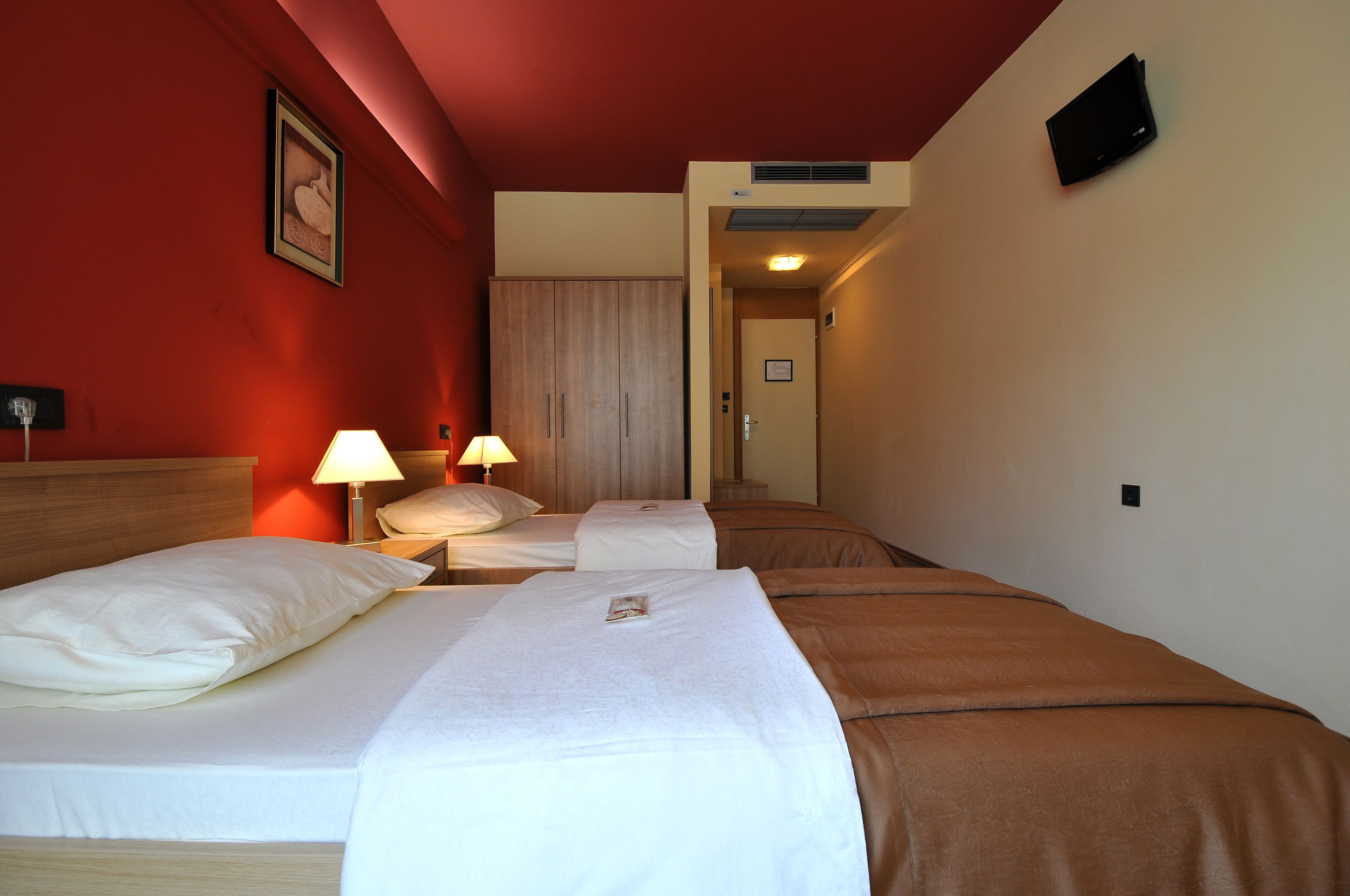 standard double room | down duvets, select comfort beds, minibar, in-room safe