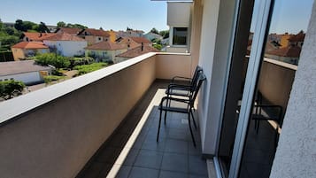 Deluxe-Doppelzimmer, Mehrere Betten, Balkon, Stadtblick | Ausblick vom Zimmer