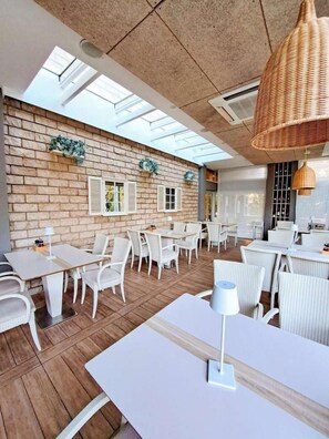 Breakfast, lunch, dinner served; alfresco dining - Hotel Brotnjo (Citluk)