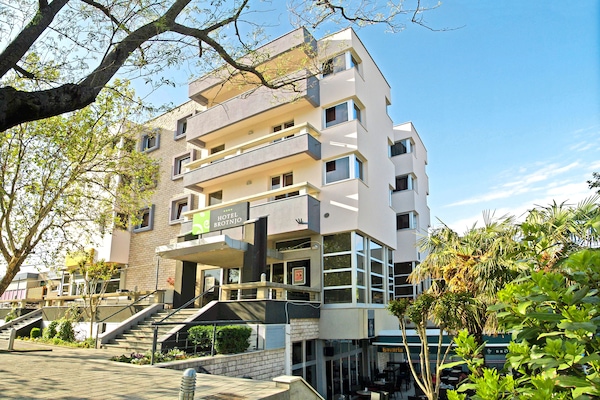 Vista frontal de la propiedad