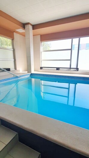 Indoor pool, open 9:00 AM to 9:00 PM, sun loungers - Hotel Brotnjo (Citluk)