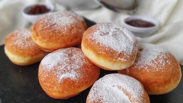 Se ofrece un desayuno bufé (5 EUR por persona)