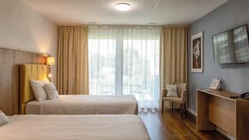 Double Room | Free minibar, in-room safe, desk, blackout drapes