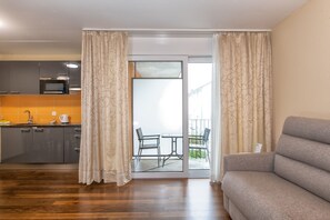 Suite | Zona de estar | Una televisión de pantalla plana, suelo radiante