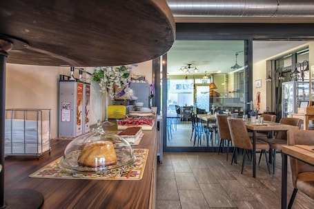 Her gün açık büfe kahvaltı (kişi başı 18 CHF)
