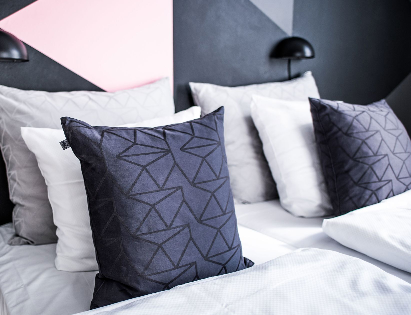 Hypo-allergenic bedding, in-room safe, individually decorated, desk