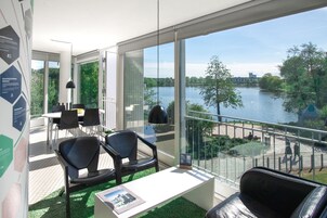 42 inci televisyen dengan digital, perkhidmatan penstriman 