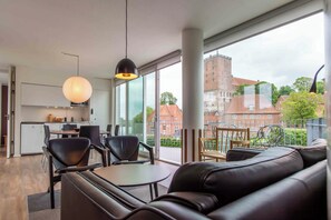 Apartamento, 2 habitaciones, vistas parciales al lago (6 Beds) | Ropa de cama hipoalergénica, caja fuerte, decoración individual