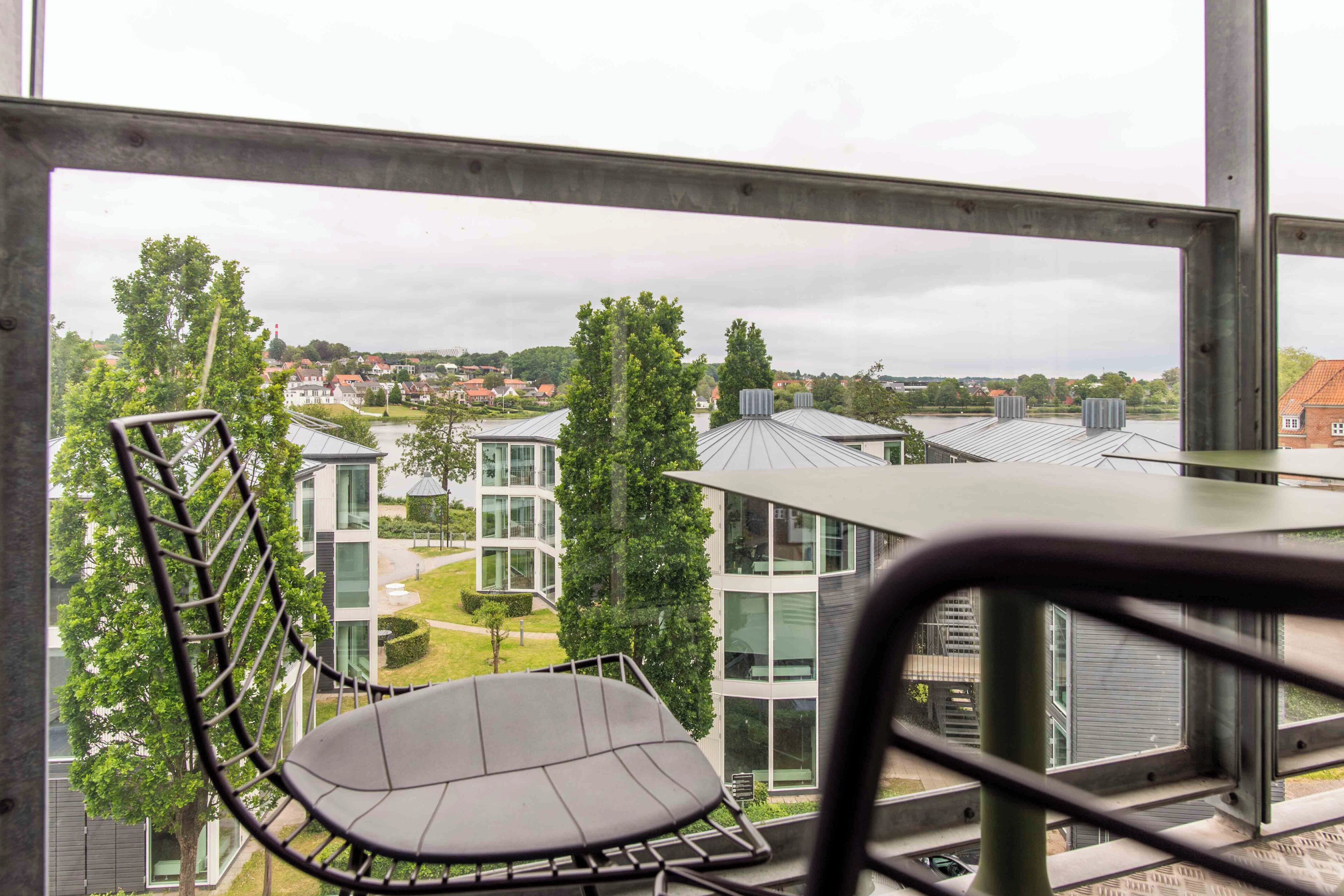 Penthouselejlighed - 3 soveværelser - balkon - delvis søudsigt | Udsigt fra balkon