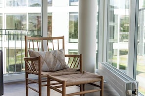 公寓, 2 间卧室, 部分湖景 (4 Beds Lake view) | 起居区 | 42-英寸电视 (配备数码频道)、流媒体服务