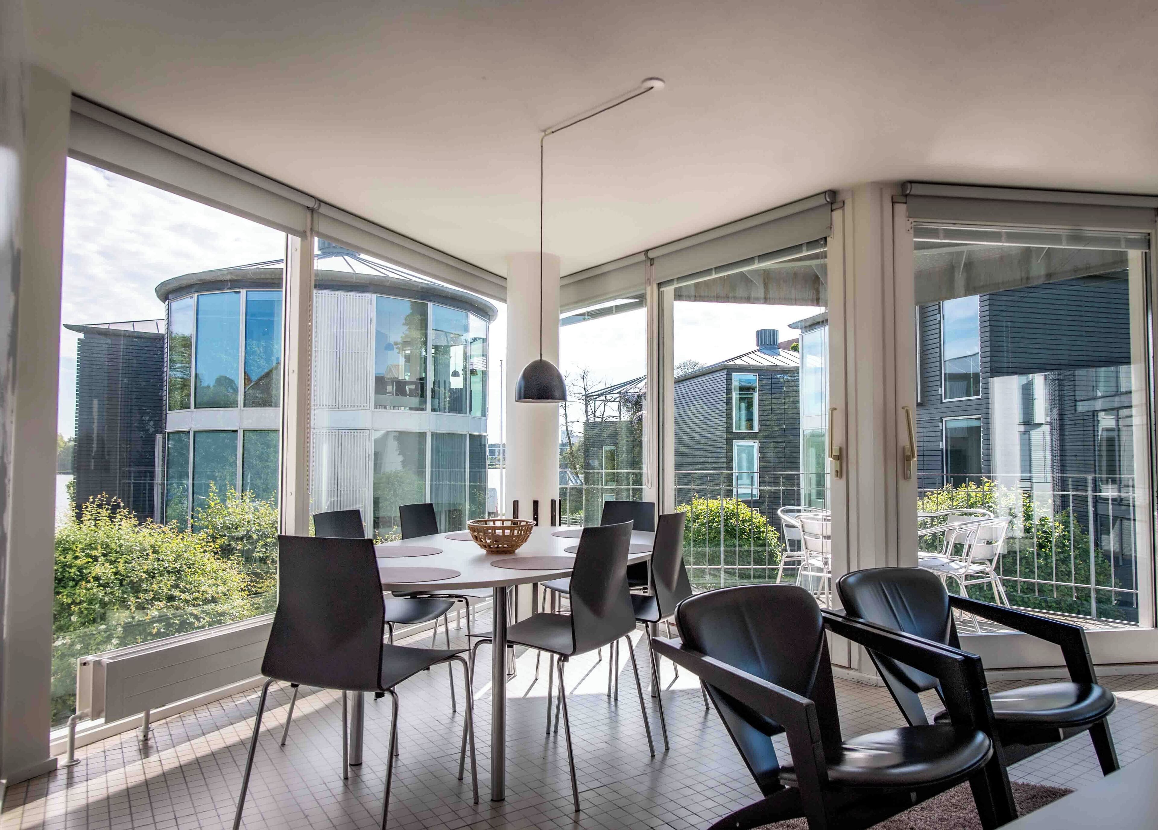 Apartment, 2 Bedrooms, Partial Lake View (6 Beds) | Hypo-allergenic bedding, in-room safe, individually decorated, desk