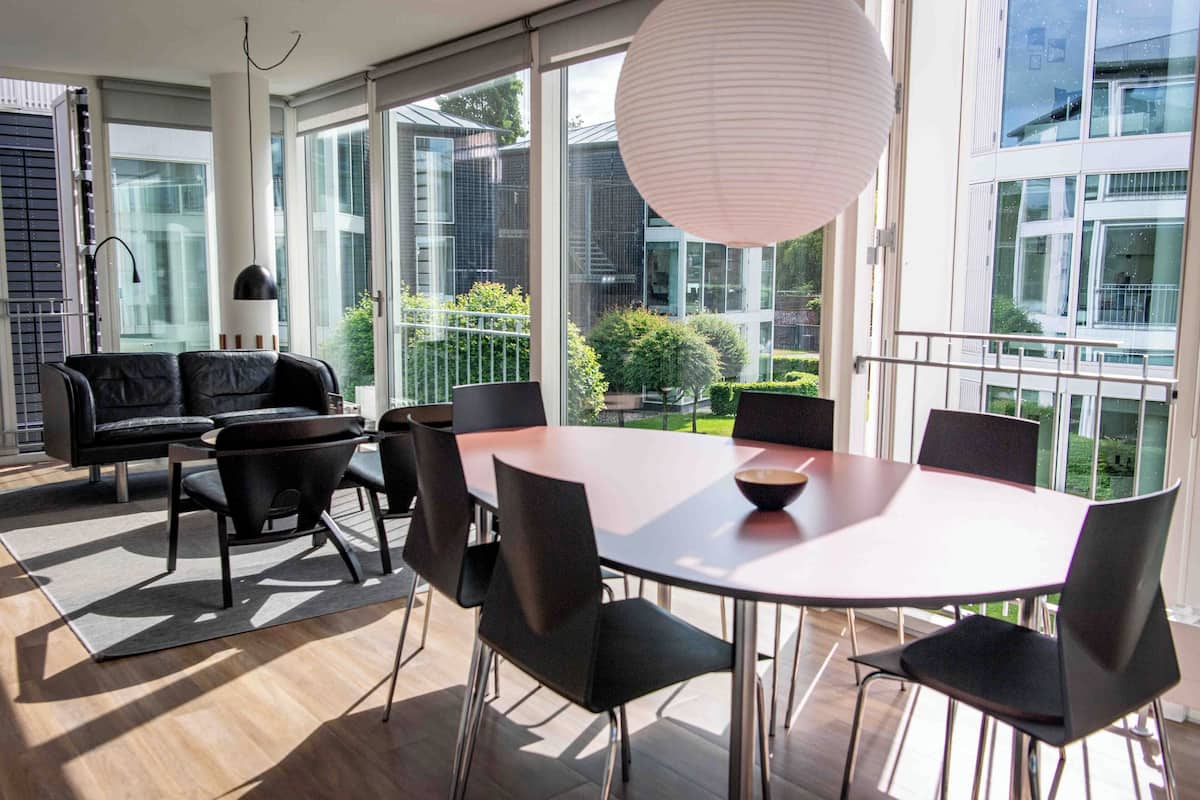 2 bedrooms, hypo-allergenic bedding, in-room safe