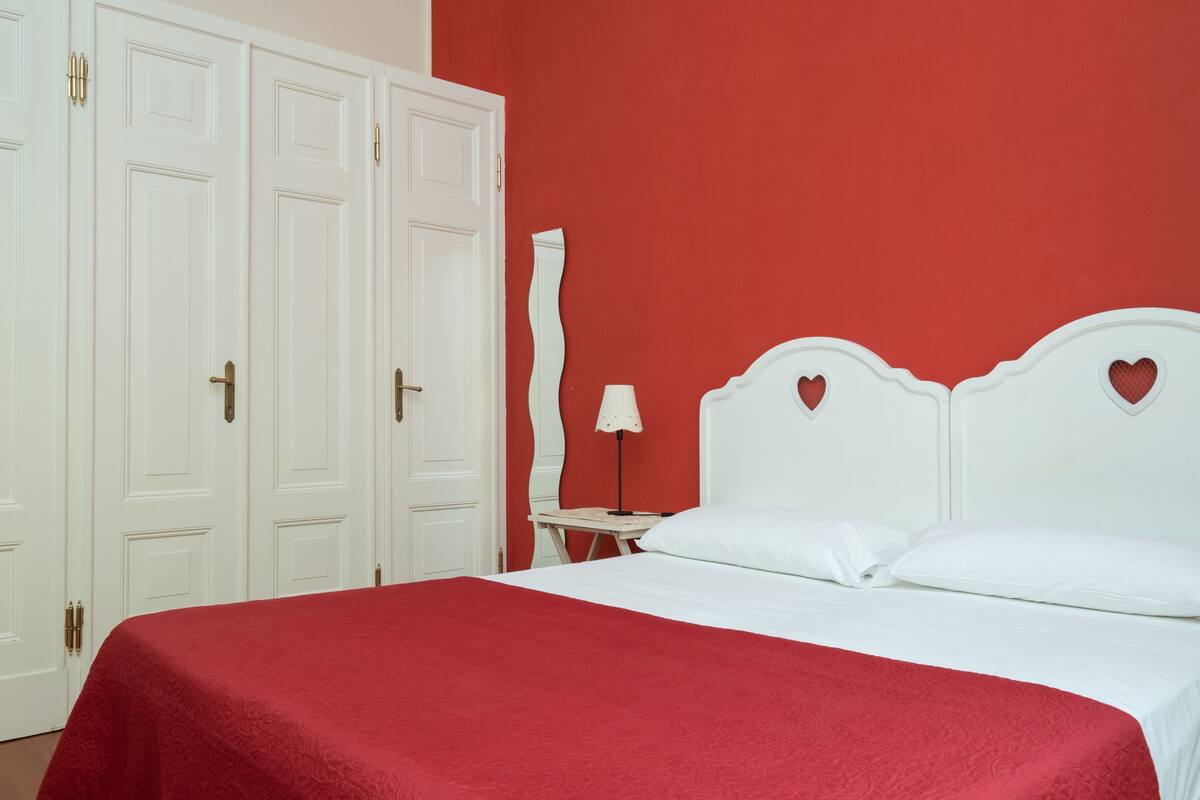 Double or Twin Room (Private external bathroom) | Down duvets, pillow-top beds, desk, iron/ironing board