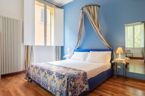 Triple Room | Down duvets, pillow-top beds, desk, iron/ironing board