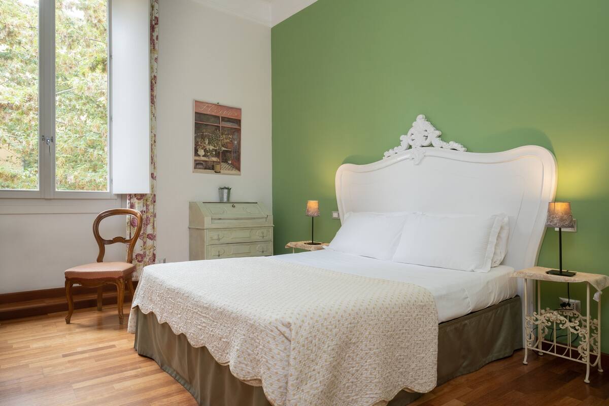 Double Room | Down duvets, pillow-top beds, desk, iron/ironing board