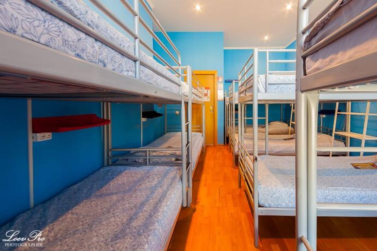 Gemeinsamer Schlafsaal, Gemischter Schlafsaal (Twelve Bed)