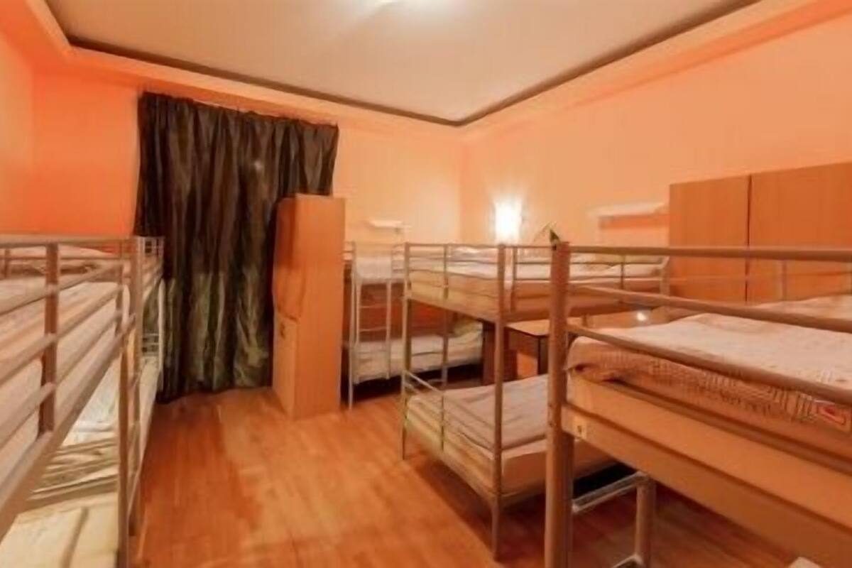 Gemeinsamer Schlafsaal, Gemischter Schlafsaal (Ten Bed)