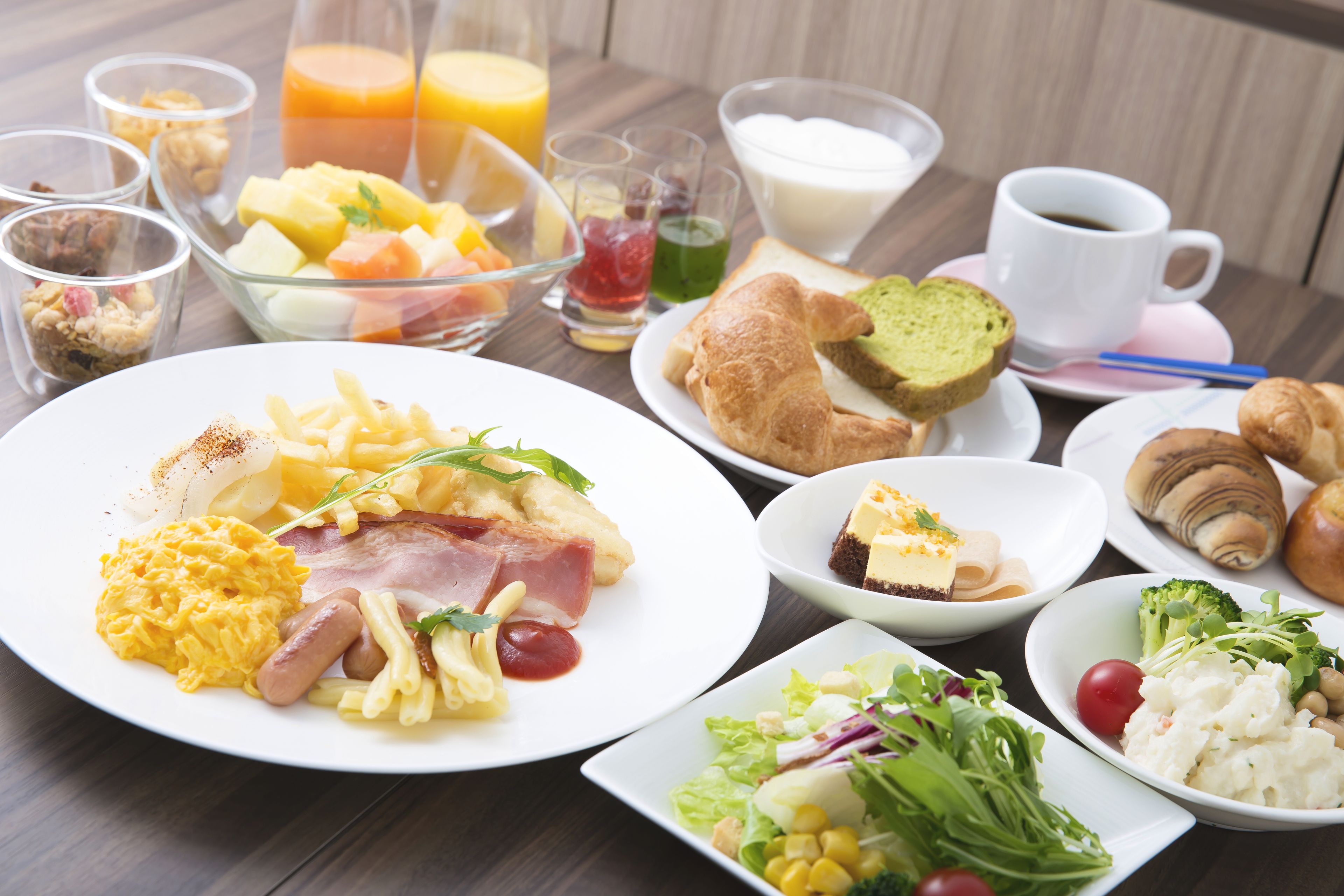 daily buffet breakfast (jpy 2500 per person)