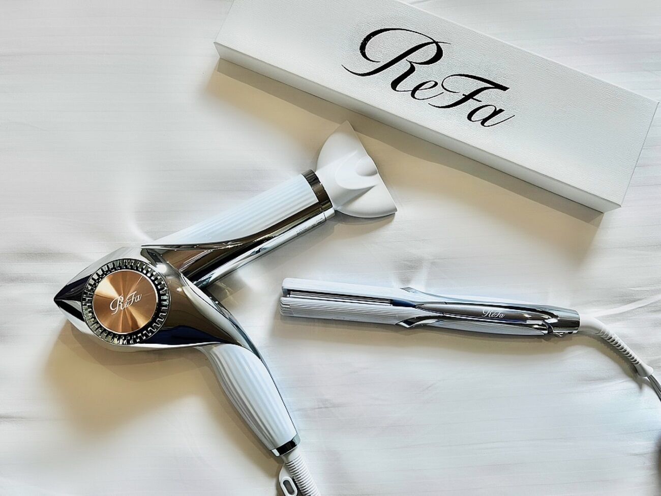 combined shower/bathtub, free toiletries, hair dryer, slippers