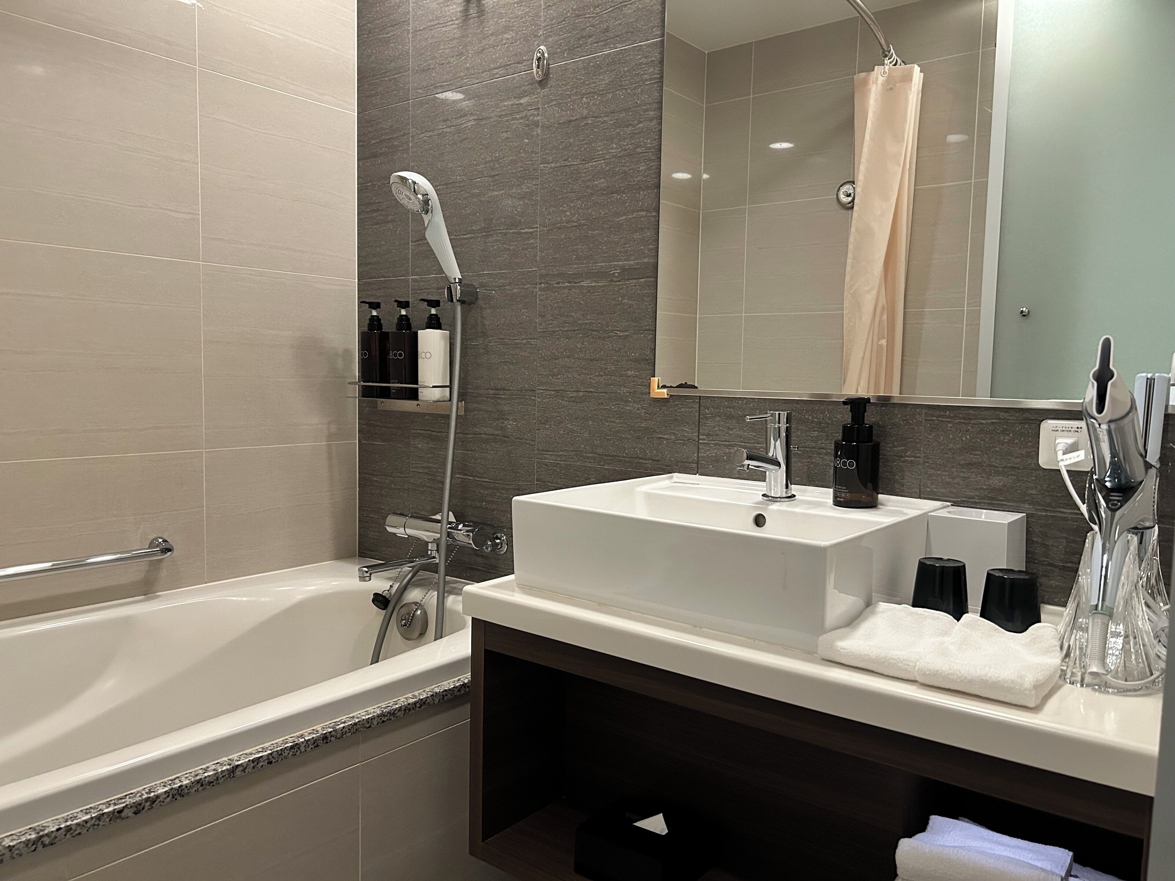 combined shower/bathtub, free toiletries, hair dryer, slippers