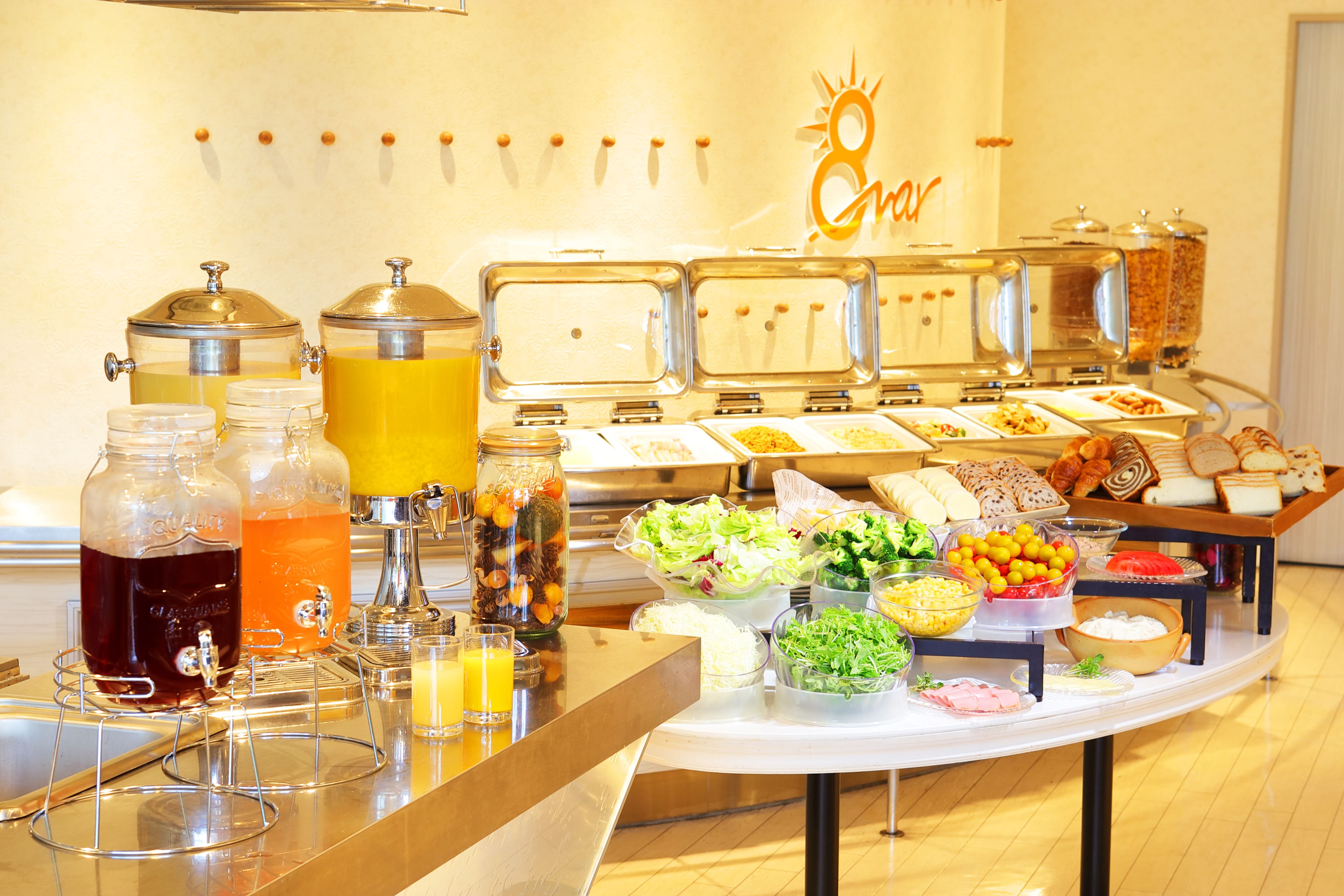Daily buffet breakfast (JPY 2500 per person)