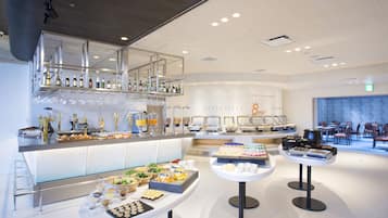 Desayuno buffet diario (JPY 2500 por persona)