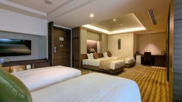 Familiesuite, ikke-røyk | Sengetøy av topp kvalitet, dundyner, safe på rommet og blendingsgardiner