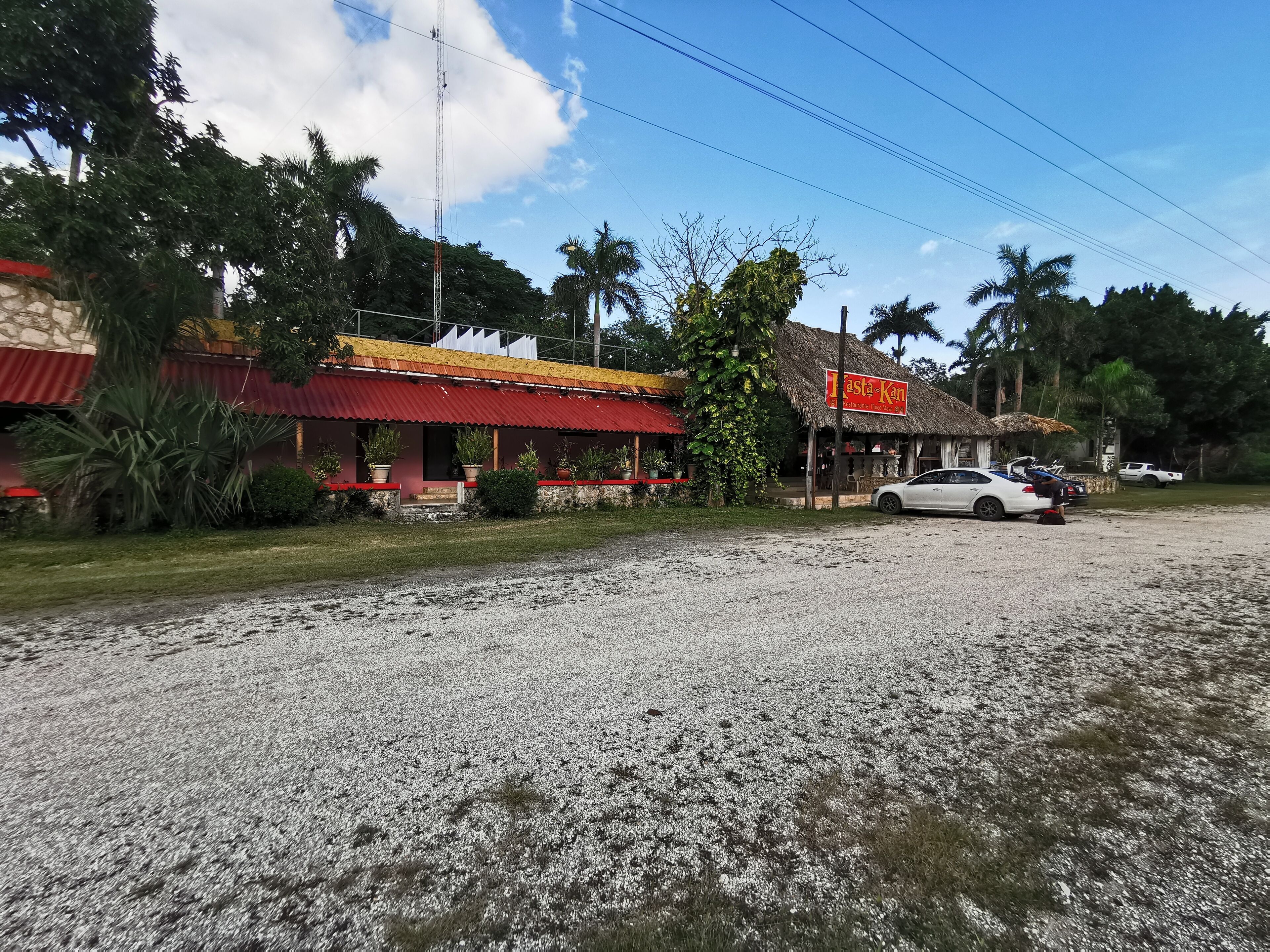 A restaurant with a red roof and a sign that reads "Pasta & Kan."