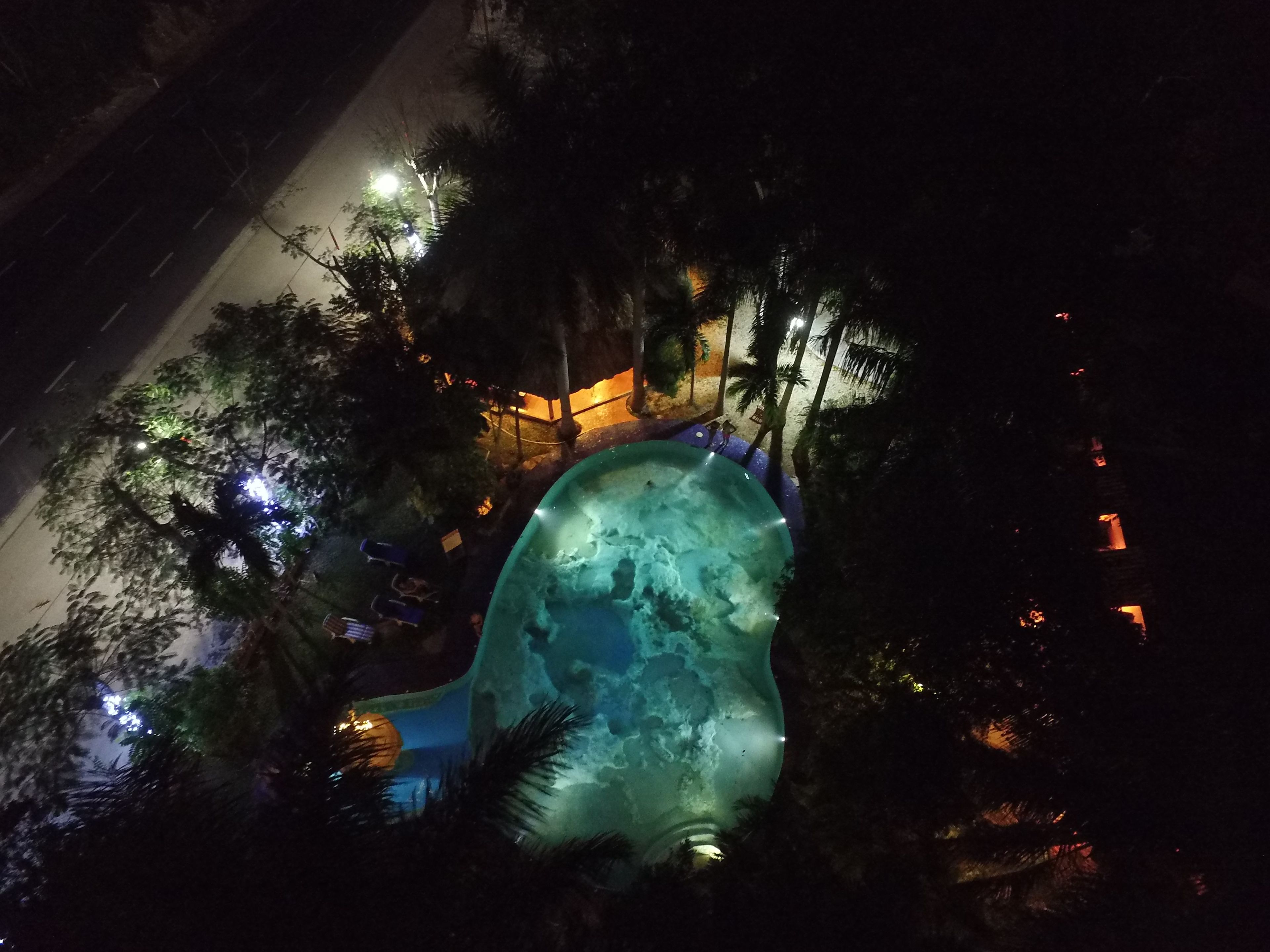 Tina de hidromasaje al aire libre