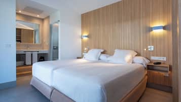 1 soverom, sengetøy av topp kvalitet, skrivebord og blendingsgardiner