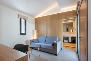 1 hálószoba, prémium ágynemű, íróasztal és sötétítőfüggöny