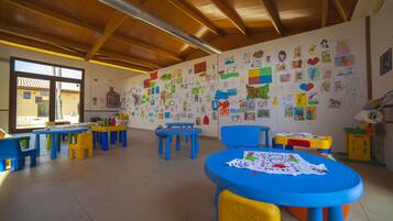 Área de juegos infantiles bajo techo