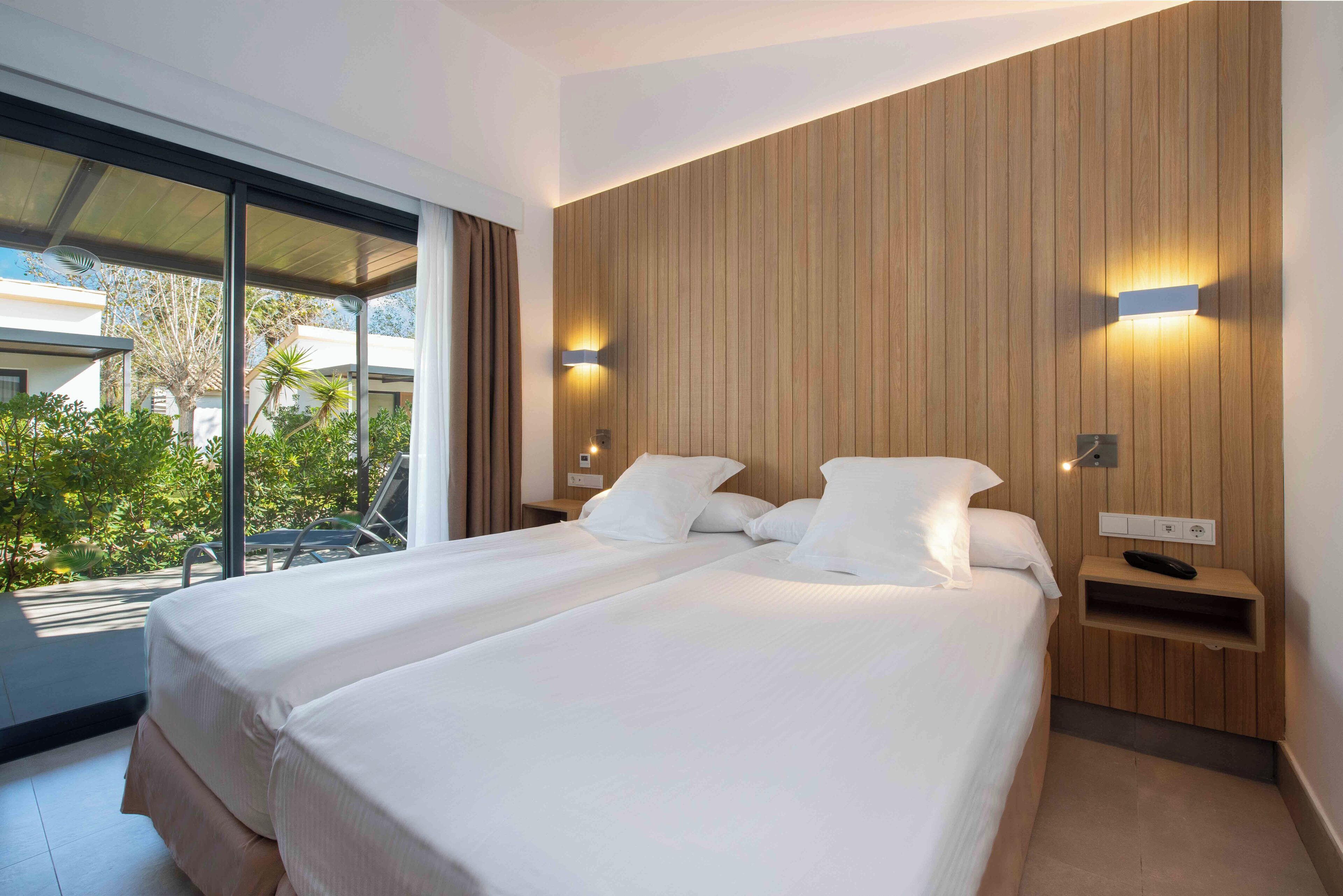 1 bedroom, premium bedding, desk, blackout curtains