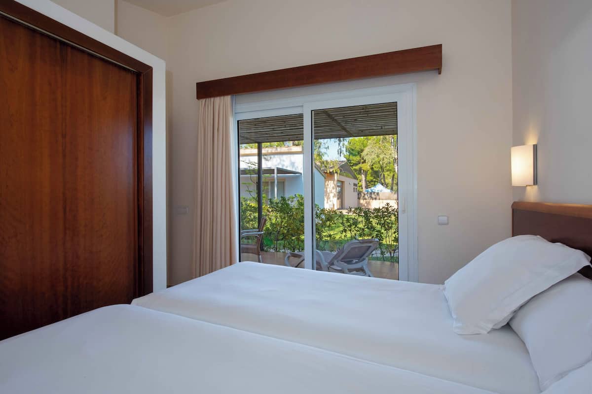 1 bedroom, premium bedding, desk, blackout curtains