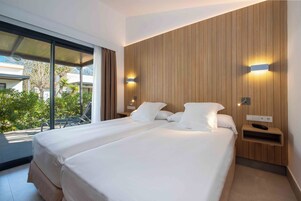 1 bedroom, premium bedding, desk, blackout curtains