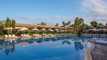 2 outdoor pools, pool loungers