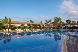 2 piscinas al aire libre, tumbonas