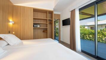 1 bedroom, premium bedding, desk, blackout curtains