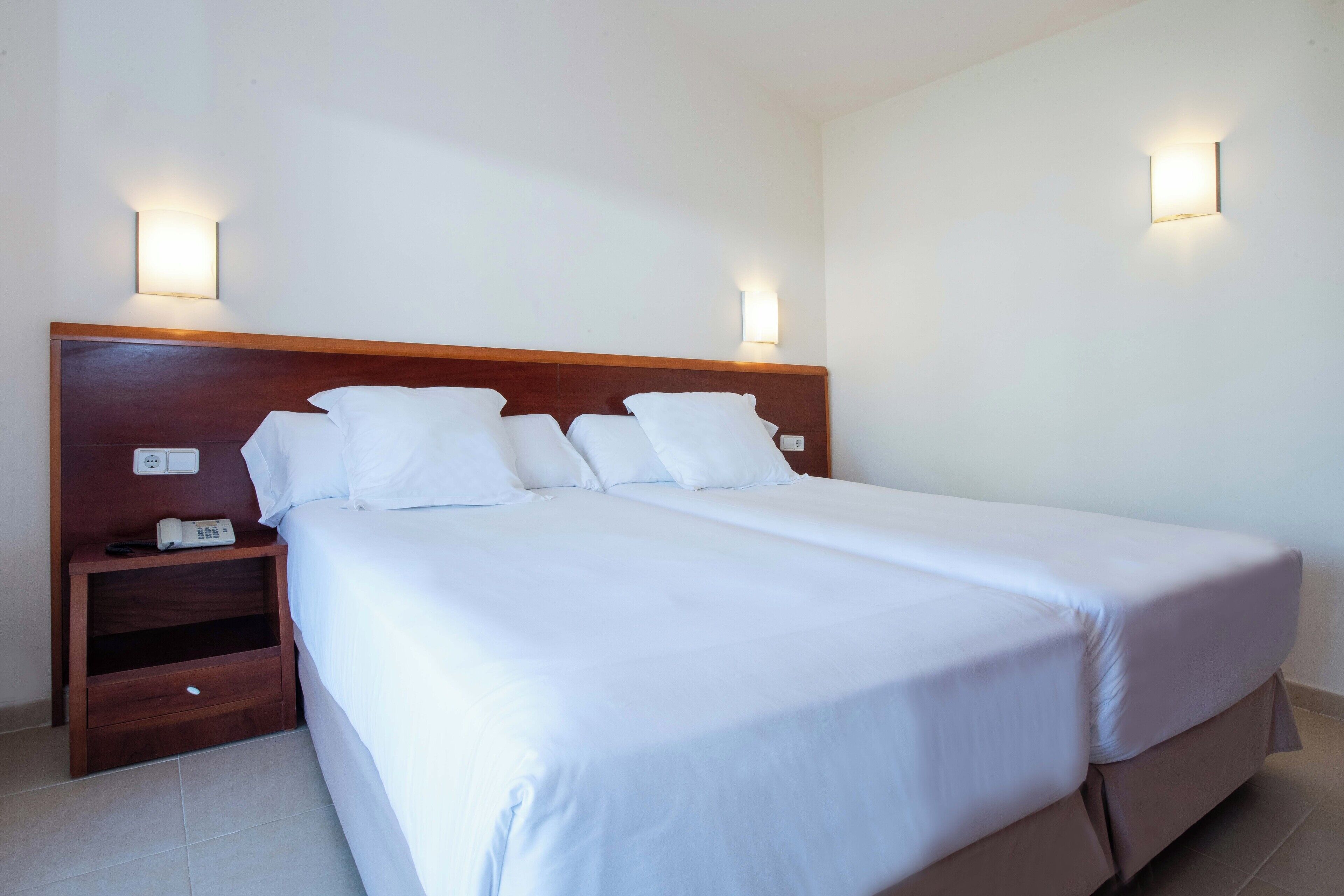 1 soverom, sengetøy av topp kvalitet, skrivebord og blendingsgardiner