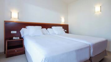 1 soverom, sengetøy av topp kvalitet, skrivebord og blendingsgardiner