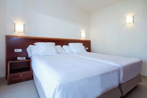 1 soverom, sengetøy av topp kvalitet, skrivebord og blendingsgardiner