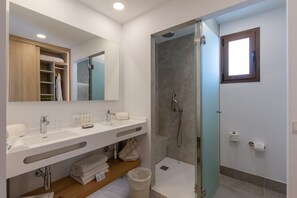 Ensemble douche/baignoire, articles de toilette écologiques