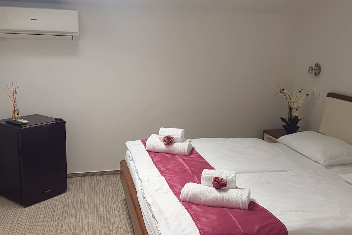 Standard Double Room | Minibar, desk, blackout drapes, WiFi (free)