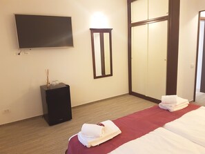 Deluxe Double Room, 1 Queen Bed, Partial Sea View | Minibar, individually decorated, individually furnished, desk