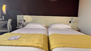 Comfort Twin Room | Premium bedding, individually furnished, desk, laptop workspace