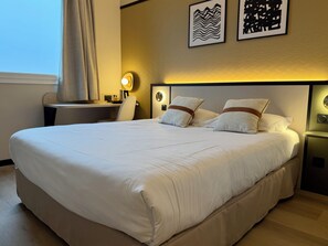 Comfort Double Room | Premium bedding, individually furnished, desk, laptop workspace - Brit Hotel Saint-Méen-le-Grand en Brocéliande (Saint-Onen-la-Chapelle)