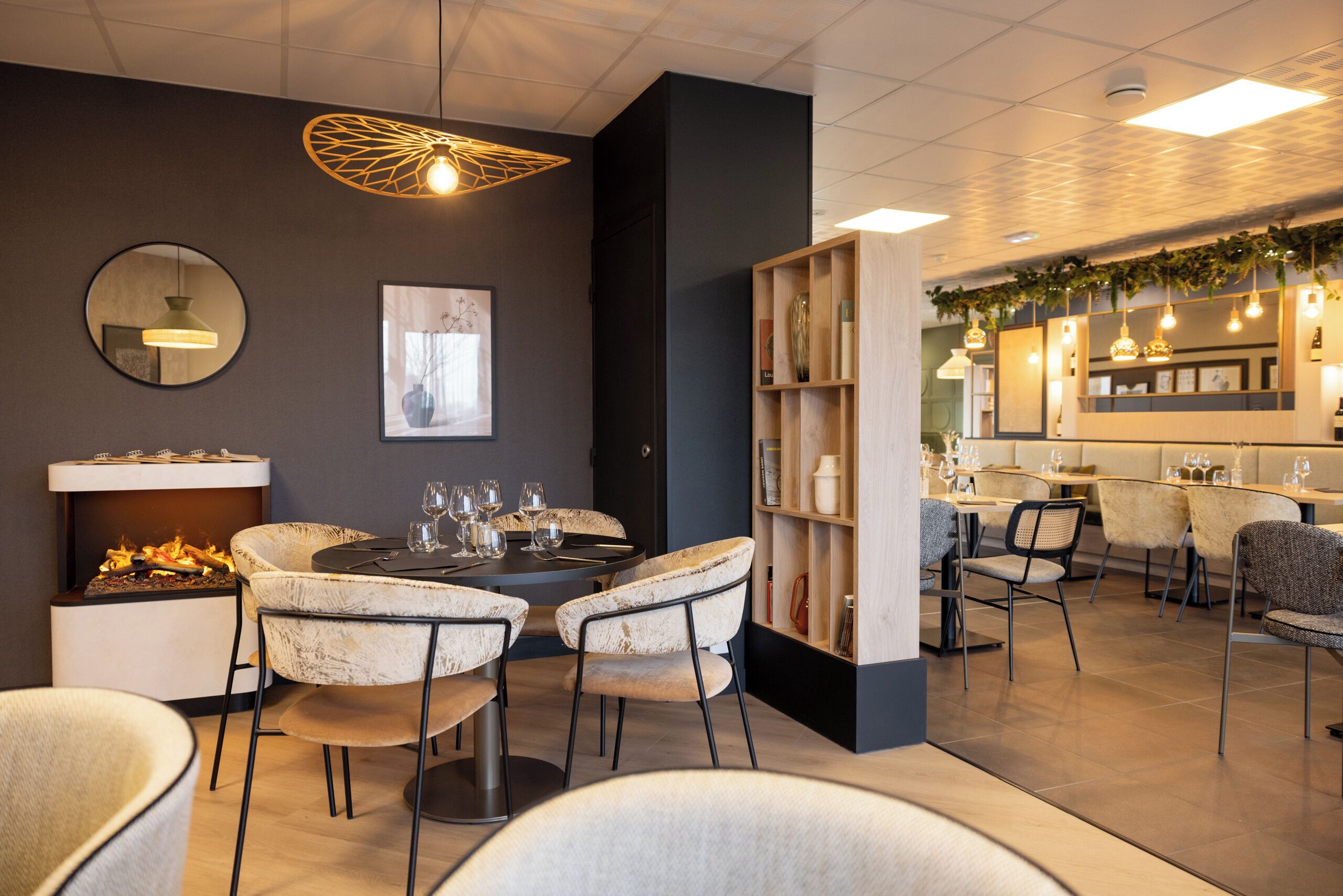 Petit déjeuner et déjeuner servis sur place, restauration en plein air 