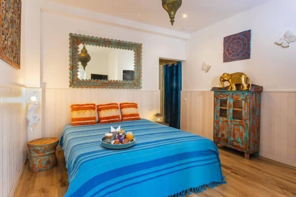 고급 침구, 오리/거위털 이불, 미니바, 각각 다른 스타일의 인테리어