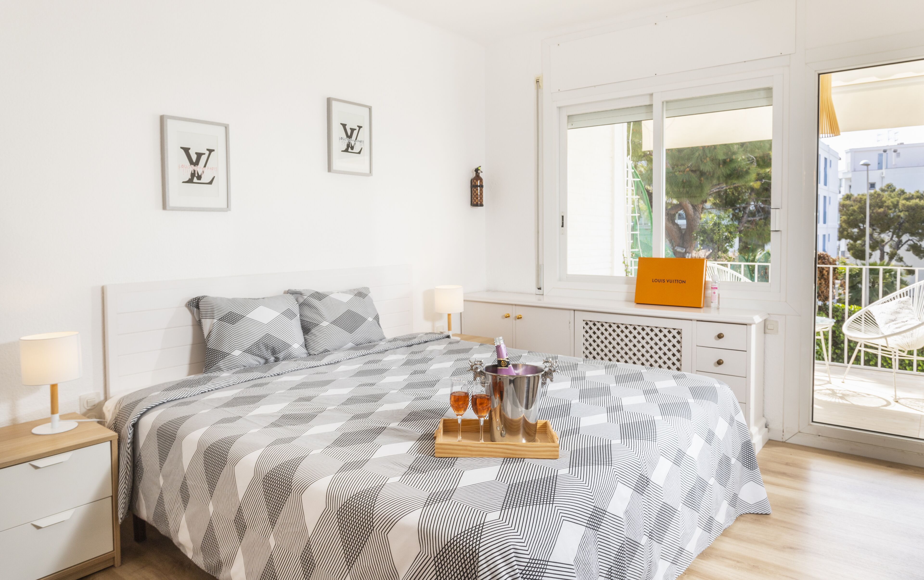 Standaard tweepersoonskamer | Luxe beddengoed, donzen dekbedden, een minibar, individueel gedecoreerd