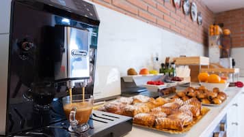 Desayuno buffet diario (EUR 15 por persona)